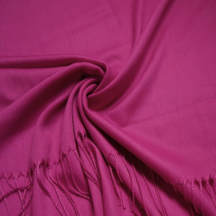 Pink-tørklæde-med-frynser